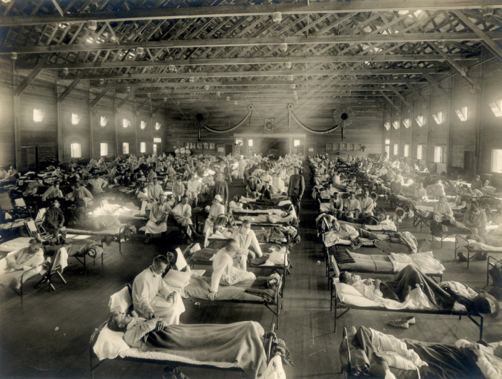 Gripa Spaniola 1918: Nimic altceva decat un vaccin experimental de meningită bacteriană al armatei americane. Fort Riley, Kansas. 1918. A facut mai multe victimei decat razboiul. Motivul pentru care tehnologia modernă nu a reușit să identifice tulpina de gripă ucigașă din această pandemie este pentru că nu gripa a fost. „Gripa spaniolă”a fost de fapt pneumone bacteriana.