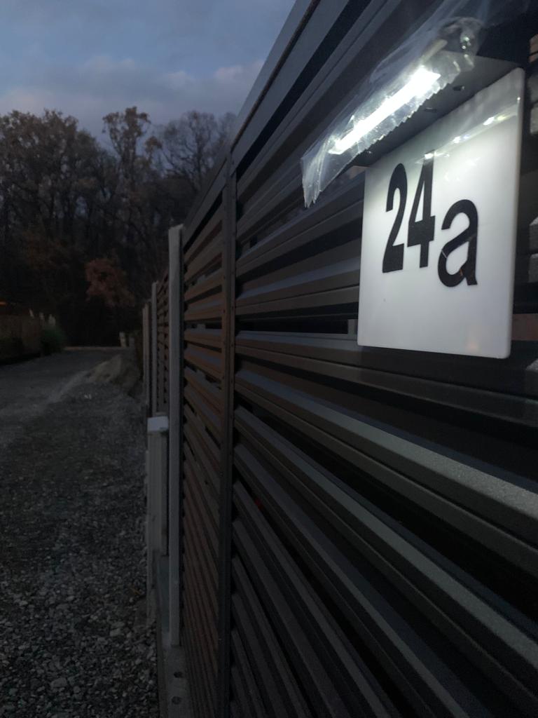 Povestea numarului de la poarta…